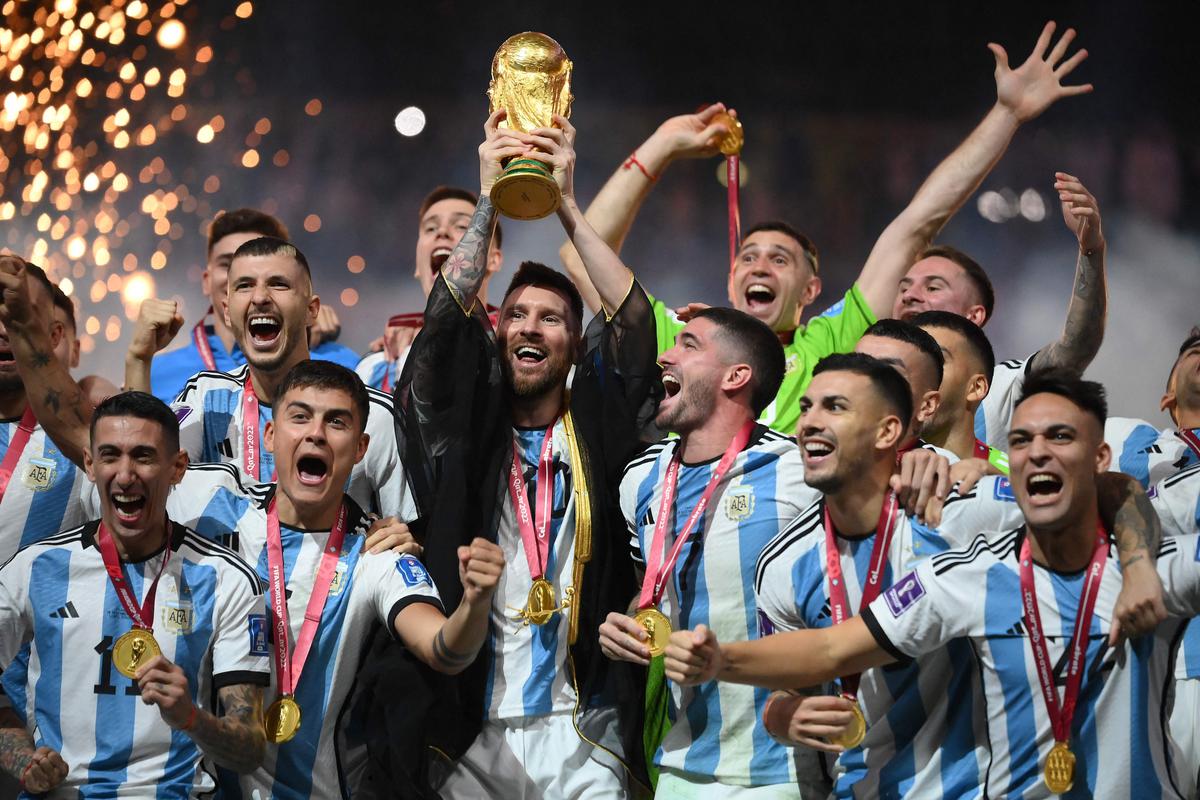 FBL-WC-2022-MATCH64-ARG-FRA-TROPHY