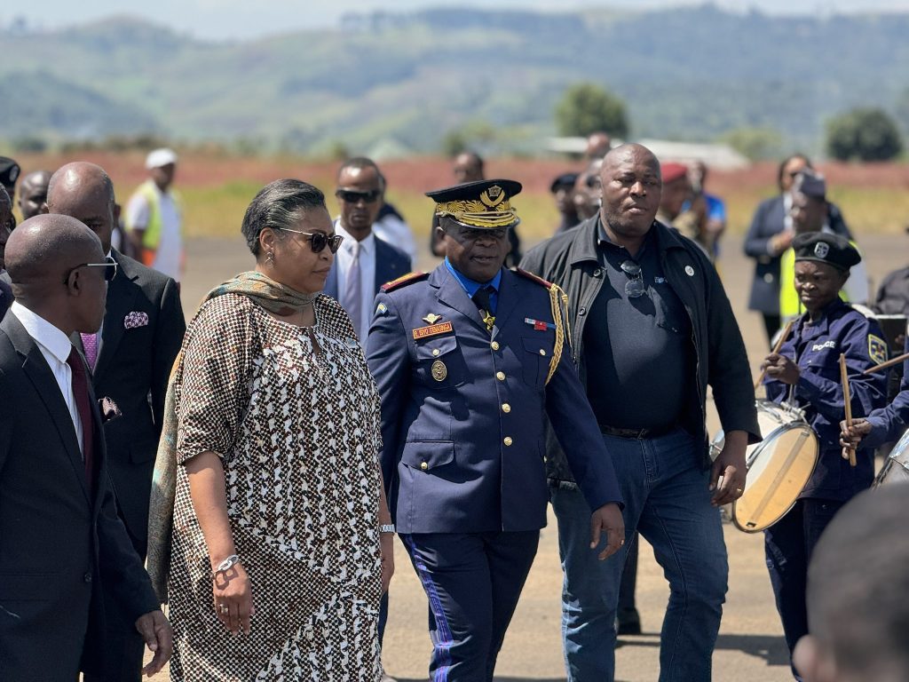 RDC : Présente à Bukavu, Judith Suminwa témoin d&rsquo;une journée aux couleurs du feu à Mahenge et au camp Mbao.