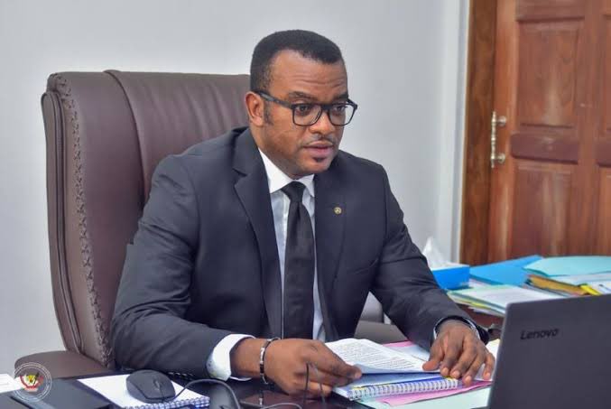 RDC : accusé de détournement, le Secrétaire Général au Numérique suspendu par le VPM Jean-Pierre Lihau