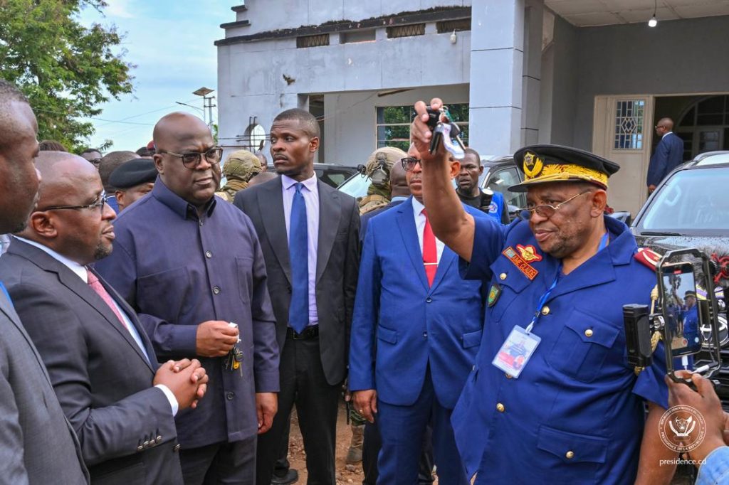 ITINÉRANCE – TANGANYKA : le chef de l’État a remis des véhicules à la police et aux administrateurs des territoires du Tanganyika