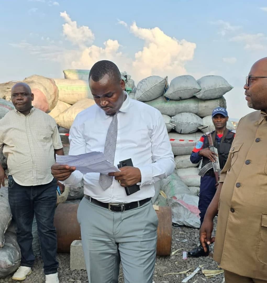 Sud-Kivu : interception des cargaisons de Braise et Bois en provenance du Parc national de Kahuzi Biega (PNKB) par le gouvernement provincial
