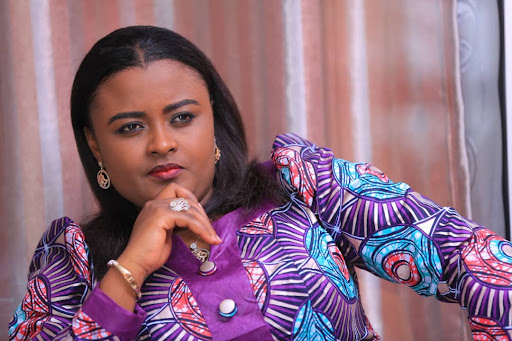 Confiscation des passeports dans les aéroports en RDC : Francine Muyumba dénonce la politique de la terreur