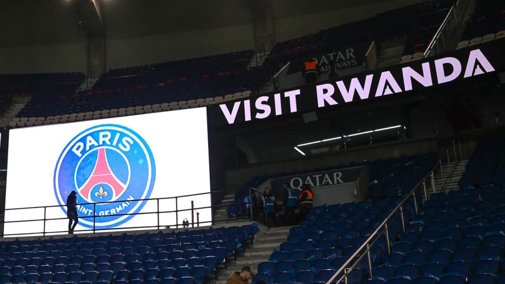 Le-logo-du-PSG-avec-le-slogan-Visit-Rwanda-au-Parc-des-Princes-en-fevrier-2025-2059755